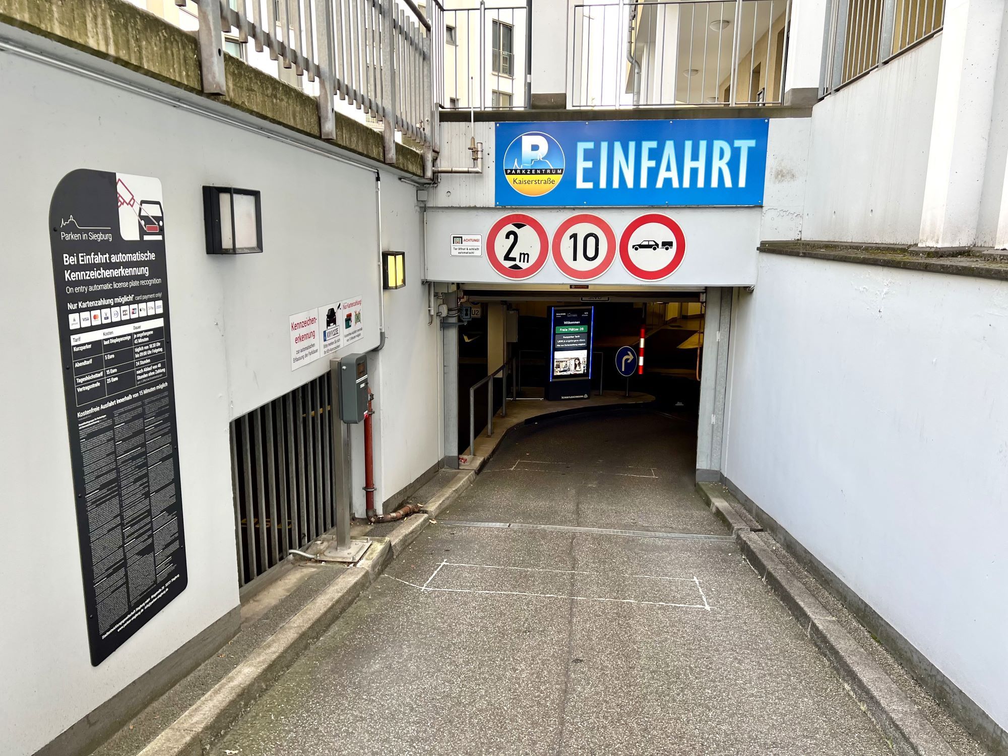 Parkzentrum Kaiserstraße Einfahrt